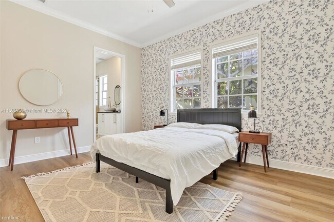 Building Photo - 3 br, 2.5 bath House - 1380 NE 24th St # 1380
