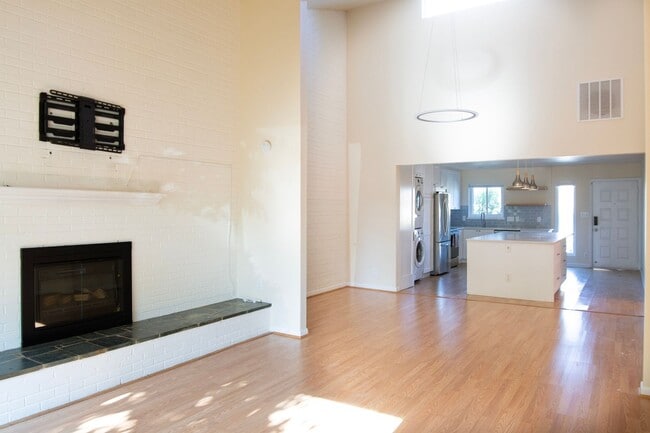 Building Photo - 326 Harvest Dr