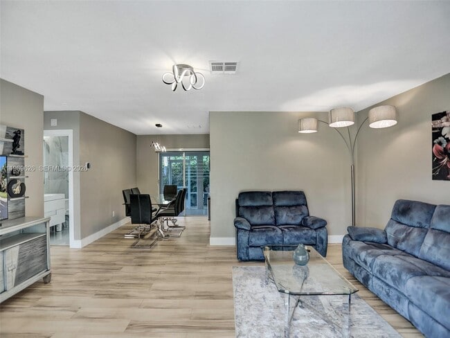 Building Photo - 491 SE 23rd Ave