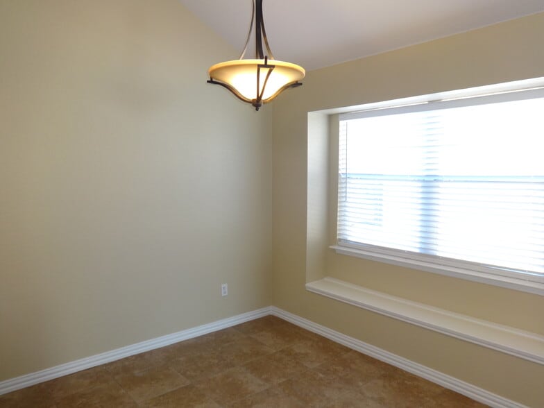 Building Photo - 1205 Rio Bravo Dr