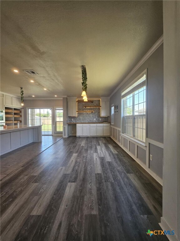 Building Photo - 701 Black Hills Trail