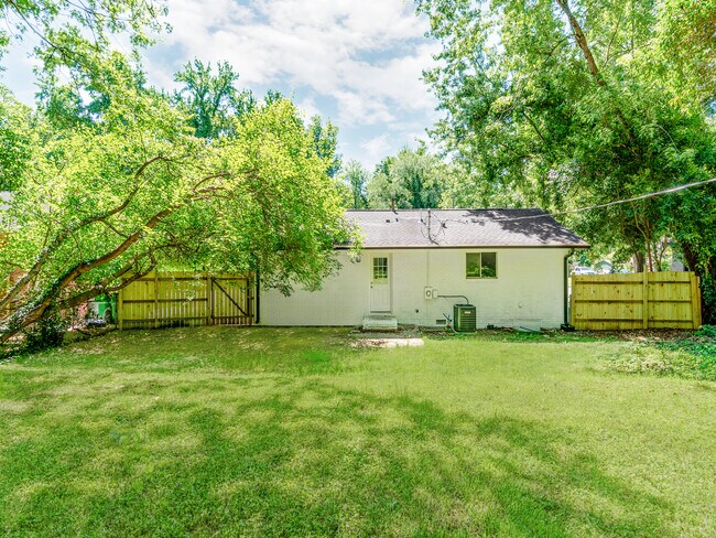 Building Photo - 4925 Springview Rd