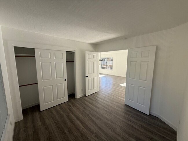 Building Photo - Renovated 2-Bedroom Condo in Martinez