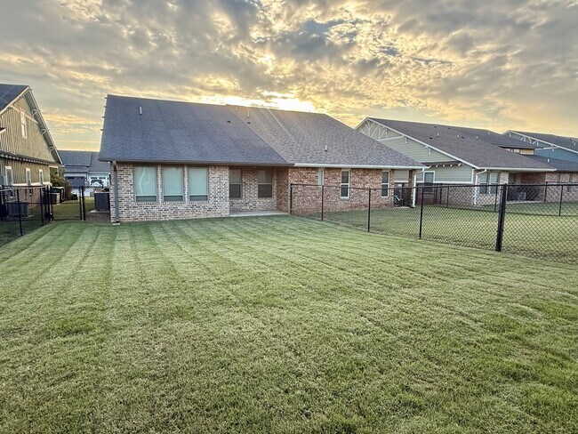 Building Photo - Beautiful 2 Bed 2 Bath! $500 Off First Ful...