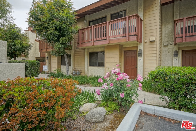 Building Photo - 5760 Owensmouth Ave