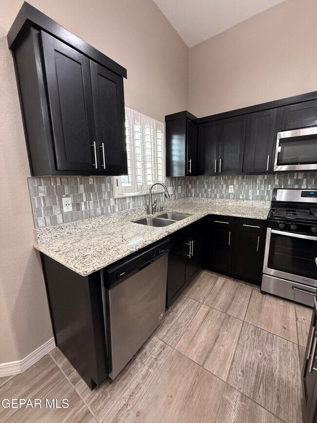 Building Photo - 12551 New Dawn Dr