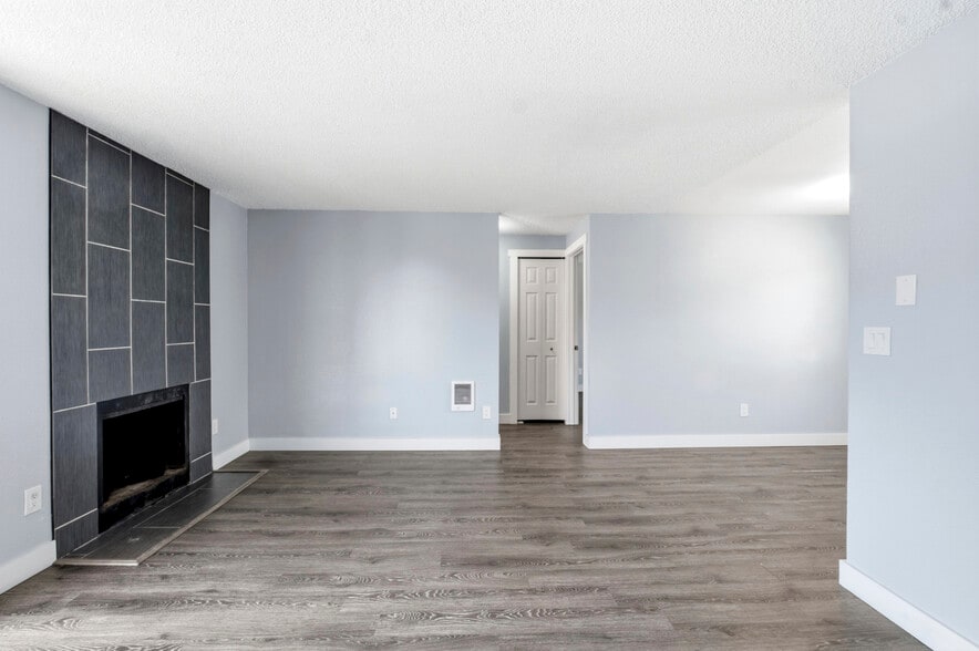 Living Room - 1502 S G St