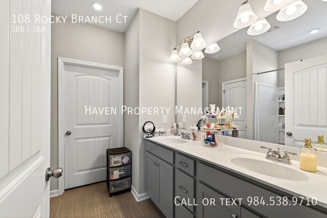 Building Photo - 108 Rocky Br Ct