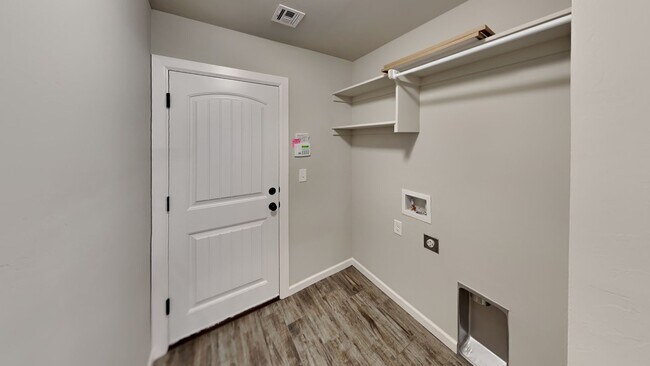 Building Photo - Beautiful 4 Bedroom 2 Bathroom Corner Lot ...