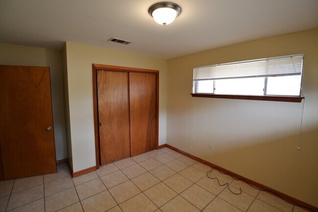 Building Photo - Vintage 3 Bedroom Home in Goodwood Homesites Neighborhood