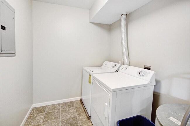 Building Photo - 329 Stonewall Creek Dr