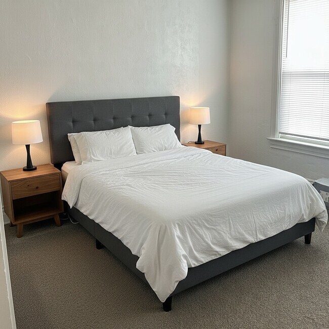 Building Photo - 626 Baldwin St