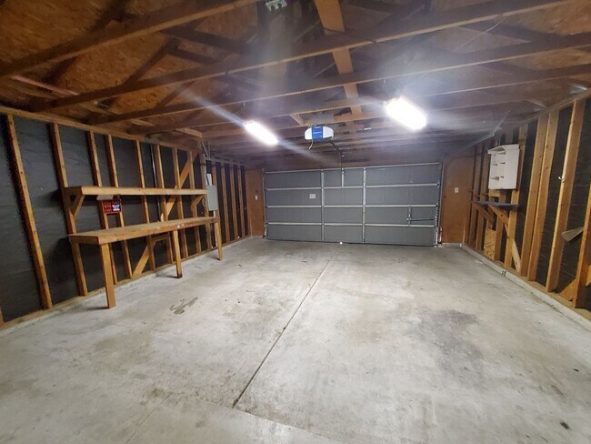 Building Photo - 5615 Sugar Pine Dr