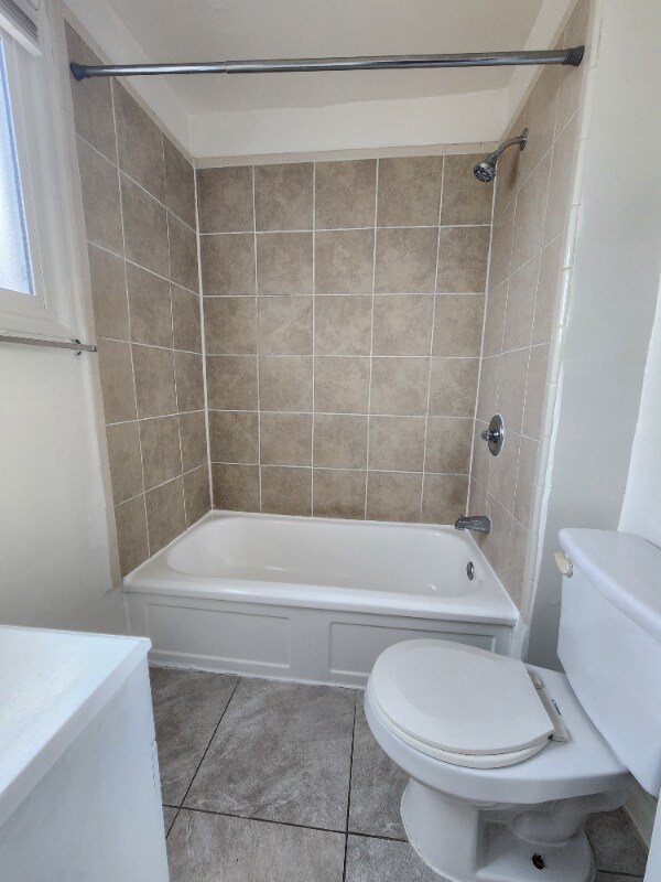 Building Photo - 1909 Beachwood Dr