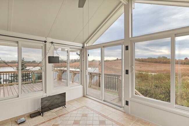 Building Photo - 2660 Harnish Dr