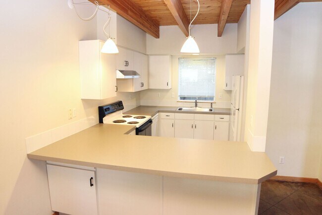 Building Photo - 209 W Mulberry St