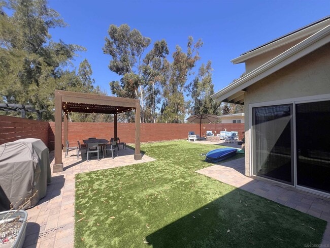 Building Photo - 1828 Ballina Dr