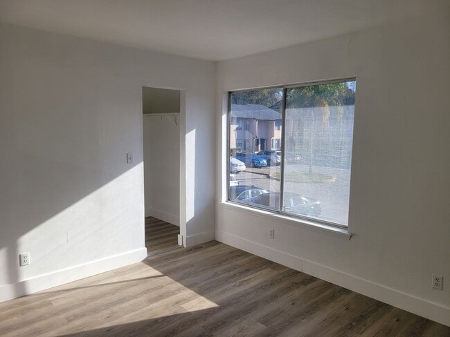 Building Photo - FOR RENT!! CUTE AND COZY 1 BEDROOM 1 BATHROOM WATER VIEW CONDO (MOVE IN SPECIAL)..