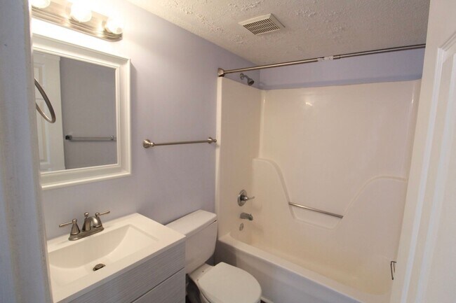 Building Photo - 1340 Hunters Rd