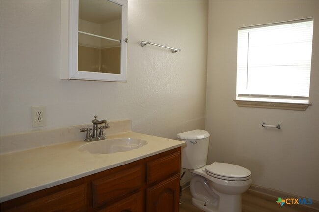 Building Photo - 707 Old Seguin Luling Rd
