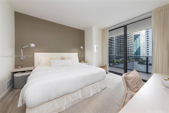 Building Photo - 801 S Miami Ave