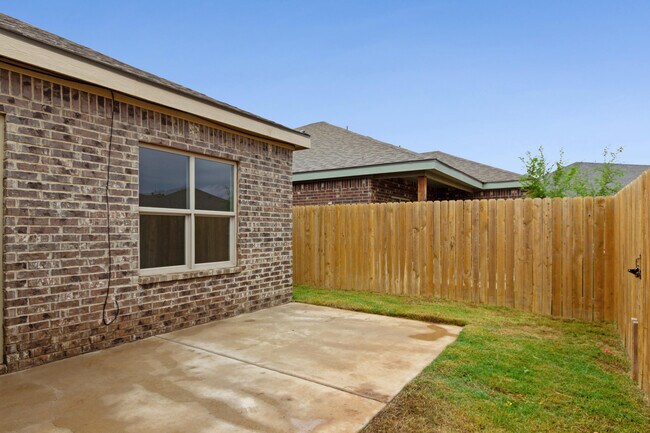 Building Photo - 5708 Kemper St
