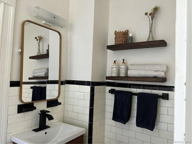 Building Photo - 194 N Midland Ave