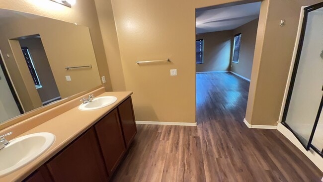 Building Photo - Beautiful 4 Bedroom - 2.5 Bath with Lots of Bonuses - Gilbert