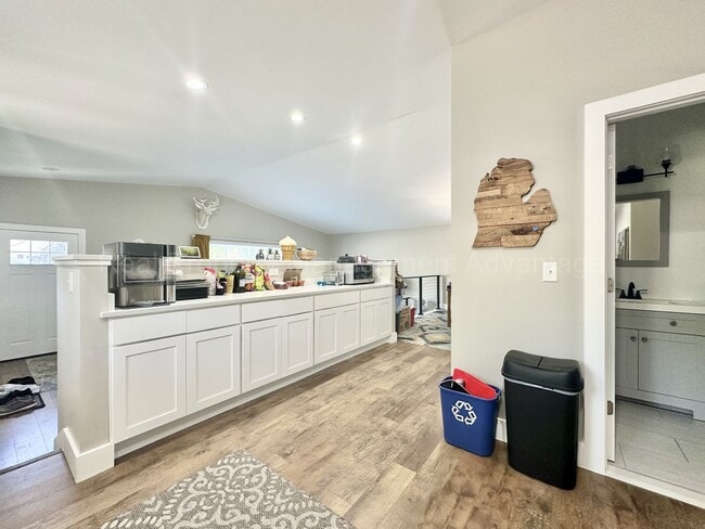 Building Photo - Rare Clawson Ranch – Fully Updated, Open C...