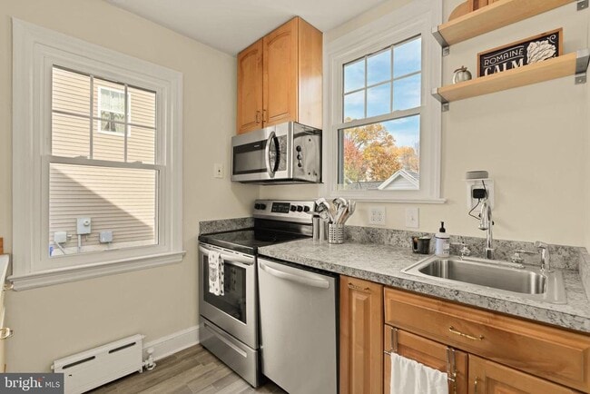 Building Photo - 6403 40th Ave