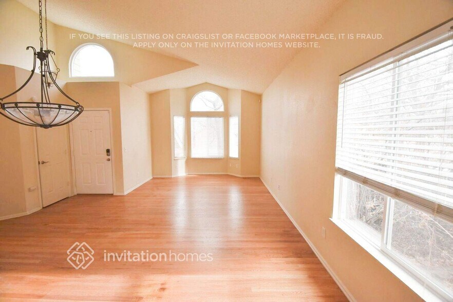 Building Photo - 1572 Beacon Hill Dr