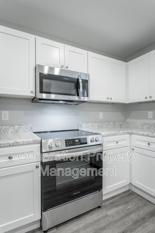 Building Photo - 5 Meadowbrook Dr W