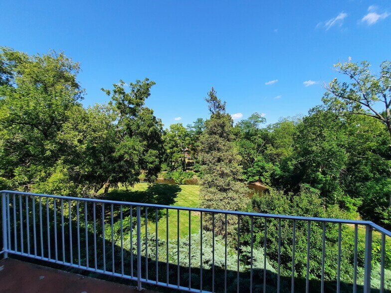 Balcony Backview - 1450 Wing St