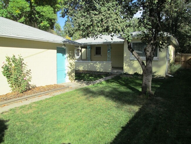 Building Photo - Cozy 2 bedroom house near old town Longmont!