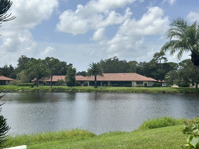 Building Photo - Golf Pointe at Palm-Aire Country Club