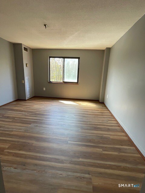 Building Photo - 11 Putter Dr