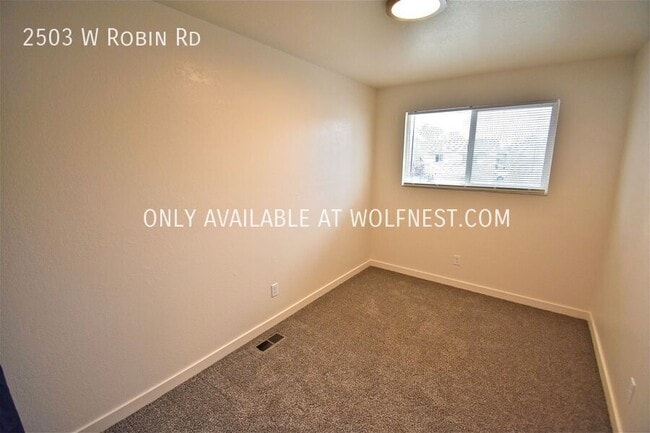 Building Photo - Amazing 3 Bed West Valley Unit!