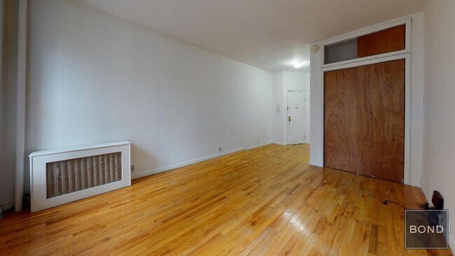 Building Photo - 335 E 92nd St