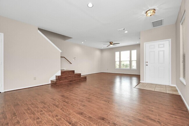 Building Photo - 8045 Ellinger Ln