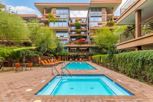 Building Photo - 7151 E Rancho Vista Dr