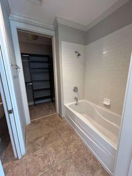 Building Photo - 5194 Lexington Club Cv