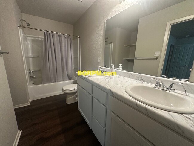 Building Photo - Great 4 Bedroom for rent!