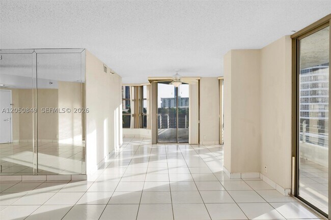 Building Photo - 3530 Mystic Pointe Dr