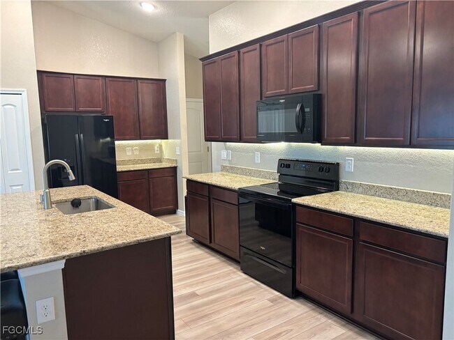 Building Photo - 1005 SW 36th St