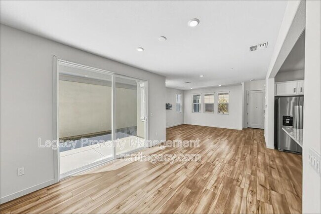 Building Photo - 112 Seahorse St