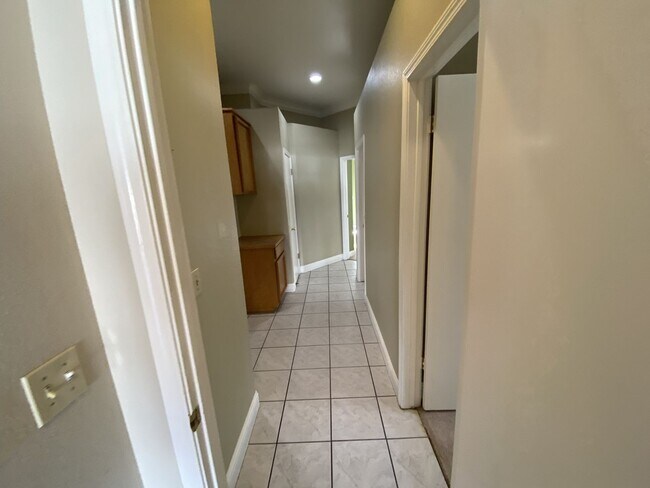 Building Photo - Charming Single-Story Home in Tracy — Across from the Park!