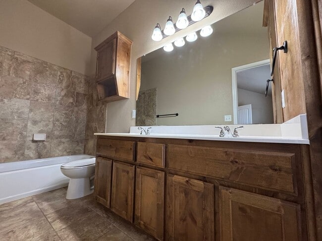 Building Photo - 506 Sladecek Dr