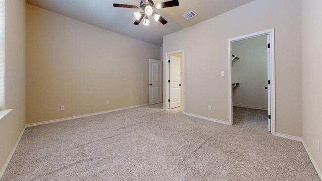 Building Photo - 4 Bed, 4 Bath Barracks townhome