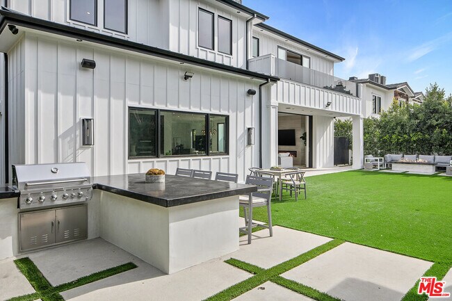 Building Photo - 211 Veteran Ave