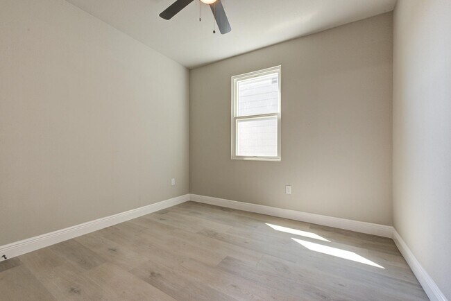 Building Photo - 19112 Sears Dr